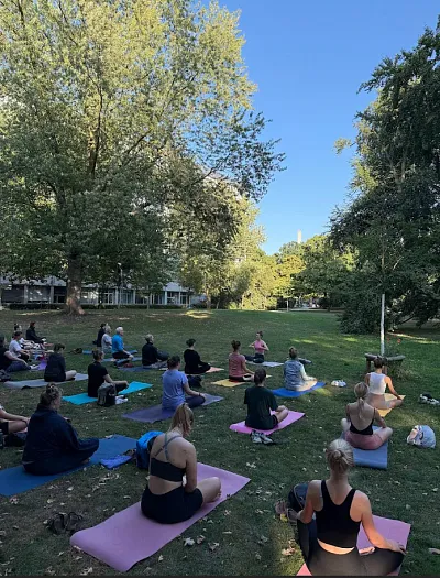 Bremen Pay: Yoga im Park in den Neustadtswallanlagen (Thumbnail 2)