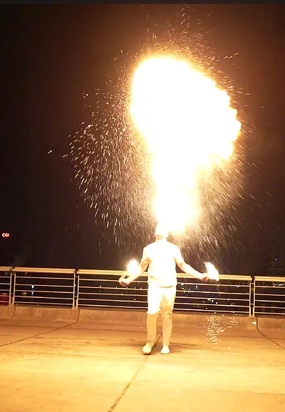 Feuershow mit Mo - Feuershow für deine Veranstaltung (Thumbnail 2)