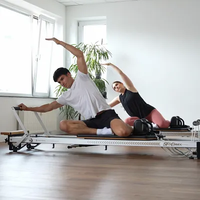 Pilates Reformer Training in der Kleingruppe (Thumbnail 1)