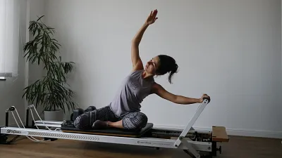 Pilates Reformer Training in der Kleingruppe (Thumbnail 2)