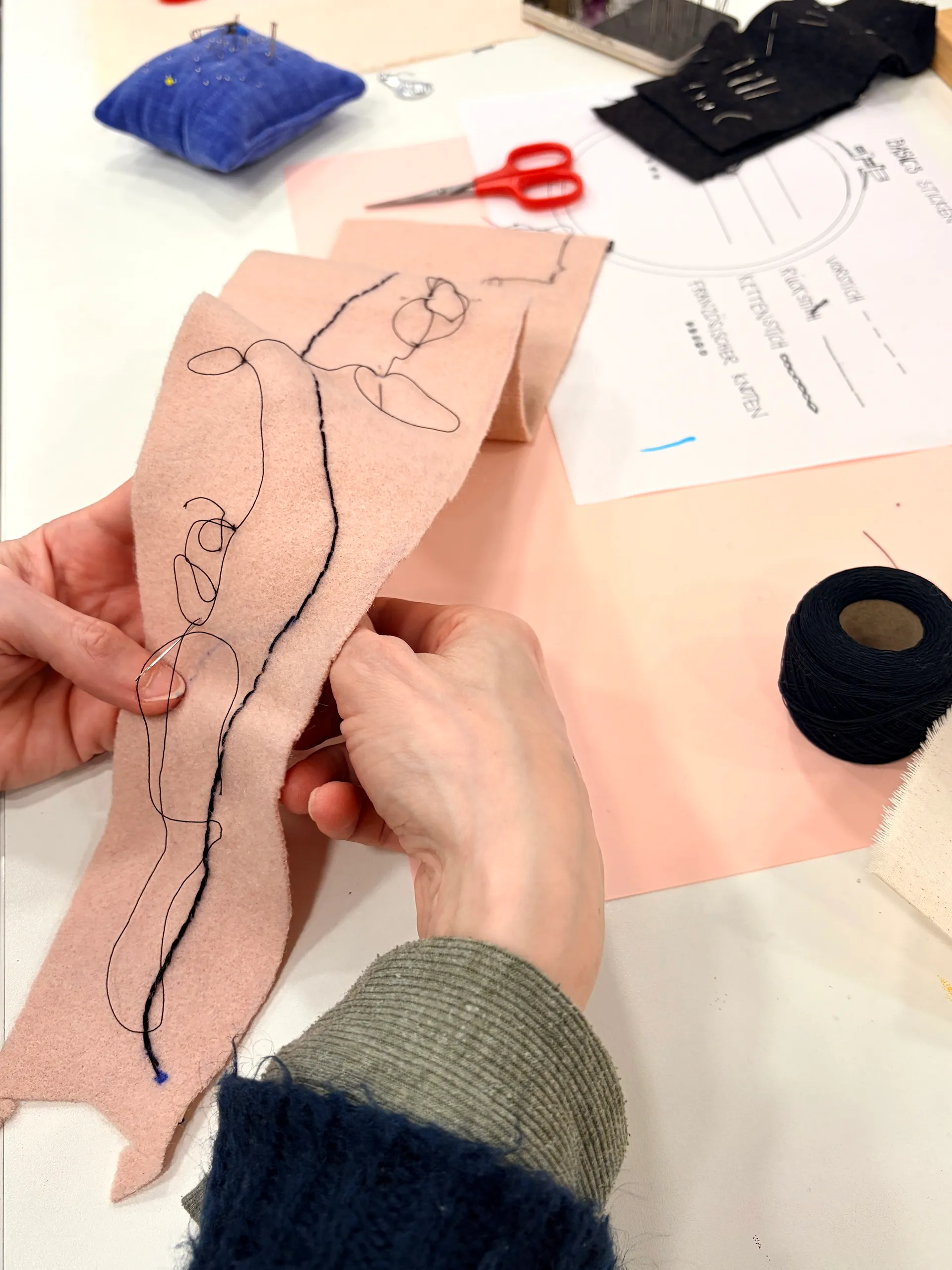 Entdecke das Sticken neu! Experimenteles Sticken mit Claudia A. Cruz (Thumbnail 2)