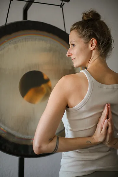 Yin Yoga & Sound - mit Gong & Quarzkristall-Klangschalen (Thumbnail 7)