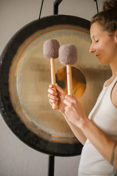 Yin Yoga & Sound - mit Gong & Quarzkristall-Klangschalen (Thumbnail 6)