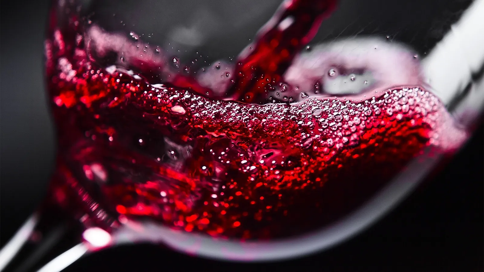 Weintasting: Kamin und Bärenfell im Weinlager Buxtehude