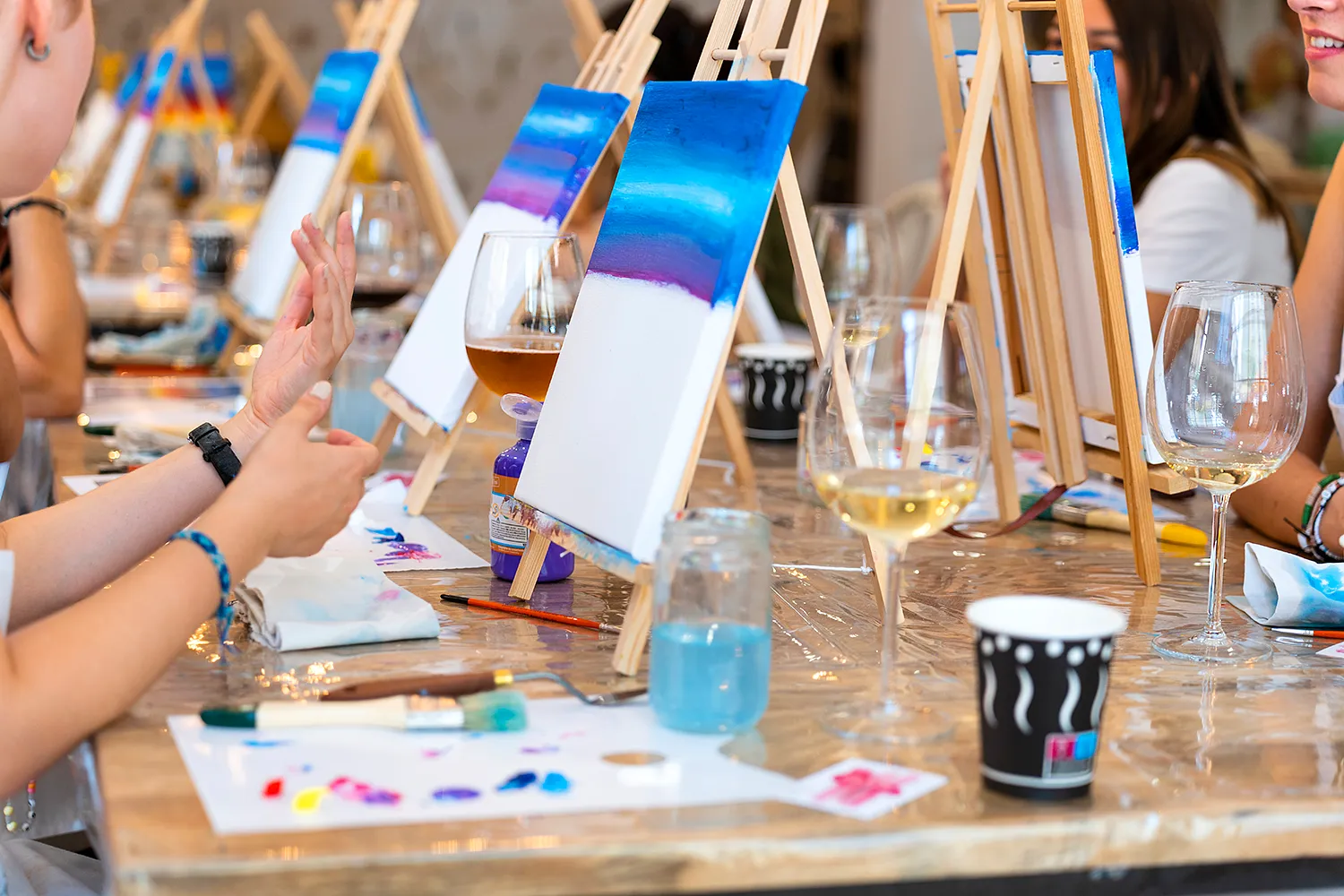 WINE & PAINT, AQUARELLMALEN MIT WEINTASTING IM WEINLAGER STADE